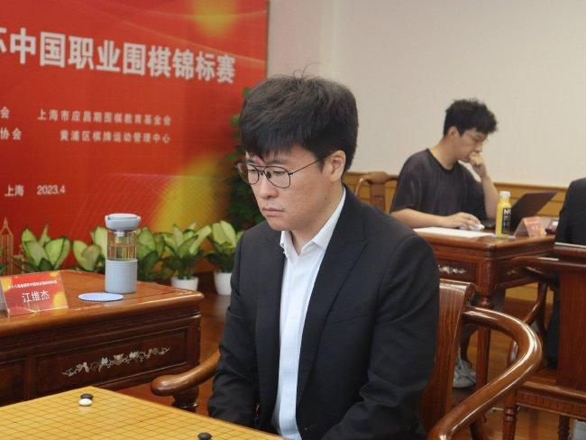 业内人士一致公认，《英雄》开启了“中国商业大片时代”